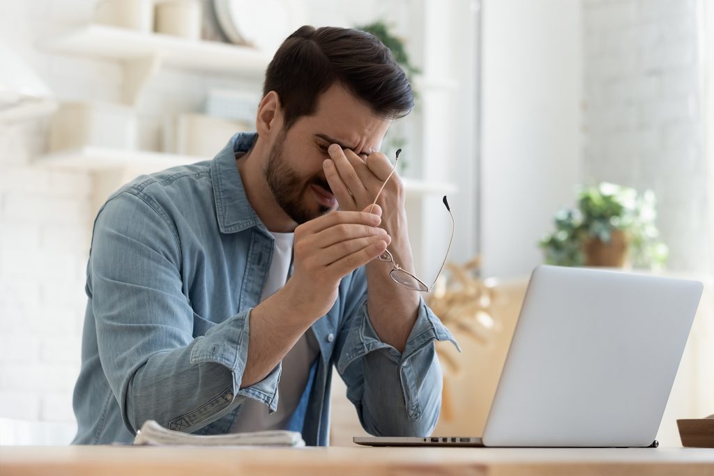 Verlicht spanningshoofdpijn met oefentherapie